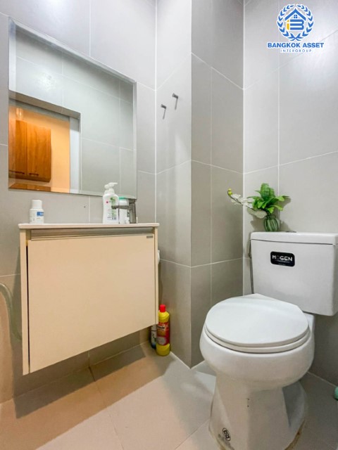 *****ทาวน์เฮ้าส์มือสองย่านกรุงเทพมหานคร ม.แฮปปี้วิลล์ เทิดราชัน-ดอนเมือง เนื้อที่ 17.9 ตร.ว. ฟังก์ชัน 3 ห้องนอน 2 ห้องน้ำ 2 ที่จอดรถ แถมฟรี! 2 เครื่องปรับอากาศ 1 เครื่องทำน้ำอุ่น บนทำเลเชื่อมต่อทั้งถ.วิภาวดี, ถ.สรงประภา, ถ.ศรีสมาน ใกล้สนามบินดอนเมือง รถไฟฟ้าสายสีแดง "สถานีดอนเมือง" และทางด่วน "ศรีสมาน"